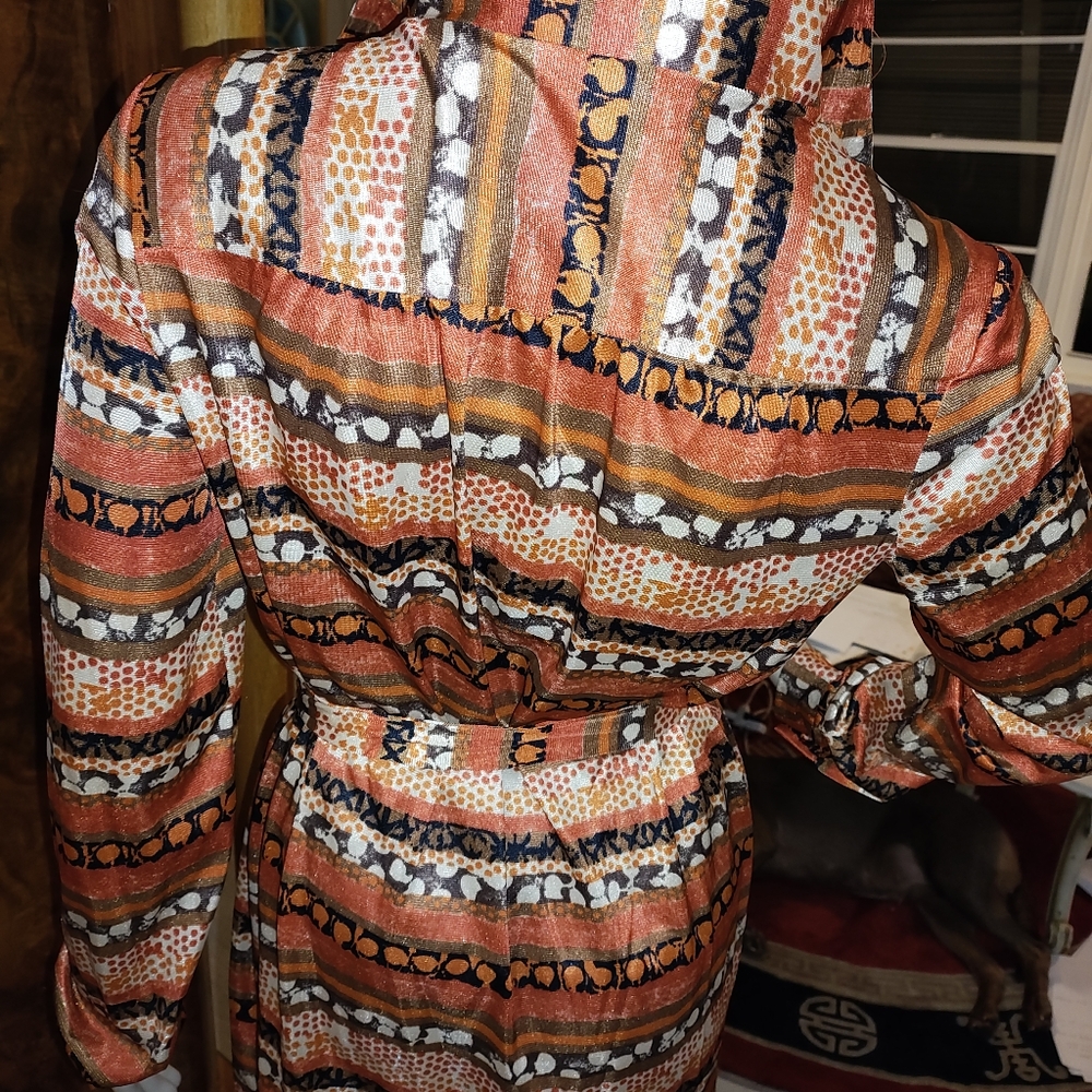 Stunning Vintage Button Down Top with Belt - Picture 4 of 7
